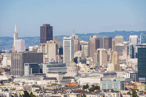 Blick auf die Stadt von Twin Peaks, San Francisco, Kalifornien, Vereinigte Staaten von Amerika, Nordamerika - RHPLF06159