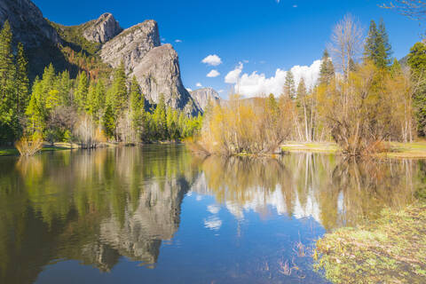 Drei Brüder, Yosemite-Nationalpark, UNESCO-Welterbe, Kalifornien, Vereinigte Staaten von Amerika, Nordamerika, lizenzfreies Stockfoto