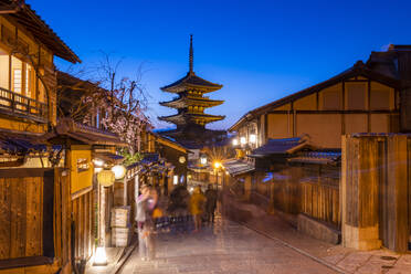 Yasaka-Pagode bei Sonnenuntergang, Kyoto, Japan, Asien - RHPLF06229