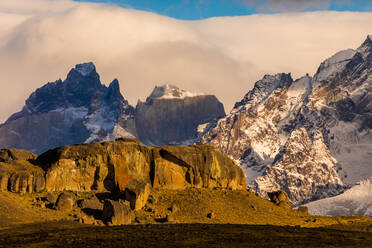 Wunderschöne Landschaft im Torres del Paine National Park, Patagonien, Chile, Südamerika - RHPLF06259