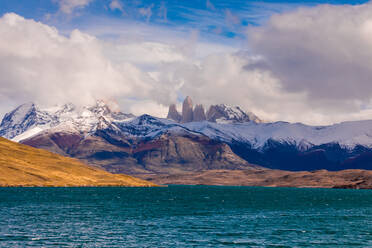 Wunderschöne Landschaft im Torres del Paine National Park, Patagonien, Chile, Südamerika - RHPLF06288