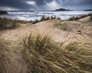 Der Strand von Bantham während eines Sturms, in der Nähe von Kingsbridge, Devon, England, Vereinigtes Königreich, Europa - RHPLF06369