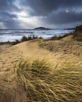 Der Strand von Bantham während eines Sturms, in der Nähe von Kingsbridge, Devon, England, Vereinigtes Königreich, Europa - RHPLF06370