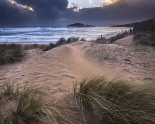 Der Strand von Bantham während eines Sturms, in der Nähe von Kingsbridge, Devon, England, Vereinigtes Königreich, Europa - RHPLF06376