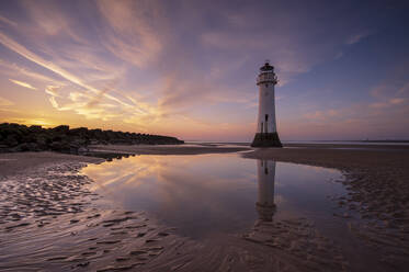 Perch Rock Leuchtturm mit dramatischem Himmel, New Brighton, Merseyside, The Wirral, England, Vereinigtes Königreich, Europa - RHPLF06401