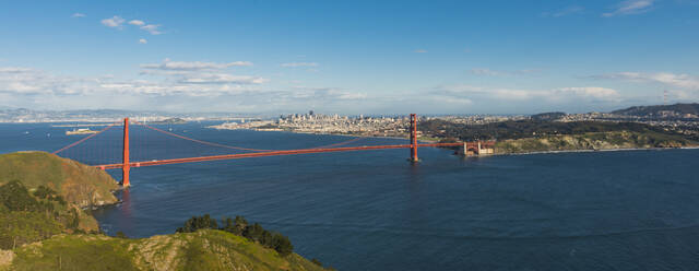 Blick auf die Stadt und die Golden Gate Bridge von den Marin Headlands, San Francisco, Kalifornien, Vereinigte Staaten von Amerika, Nordamerika - RHPLF06474