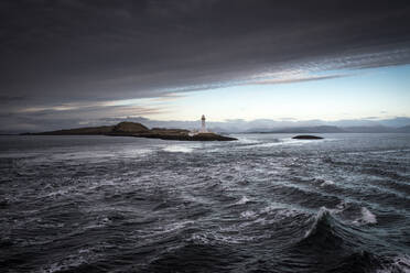 Lisemore Lighthouse vom Deck der MS Isle of Arran, Highland, Schottland, Vereinigtes Königreich aus gesehen - RHPLF06478