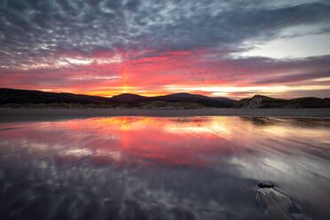 Sandwood Bay bei Sonnenaufgang, Sutherland, Schottland, Vereinigtes Königreich, Europa - RHPLF06509