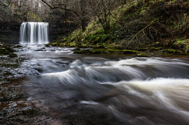 Sgwd yr Eira Wasserfall, Pontneddfechan, Wasserfall-Land, Brecon Beacons, Powys, Wales, Vereinigtes Königreich, Europa - RHPLF06533