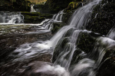 Wasserfall Sgwd Isaf Clun-Gwyn, Pontneddfechan, Powys, Wales, Vereinigtes Königreich, Europa - RHPLF06539