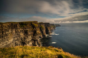 Cliffs of Moher, Grafschaft Clare, Munster, Republik Irland, Europa - RHPLF06576