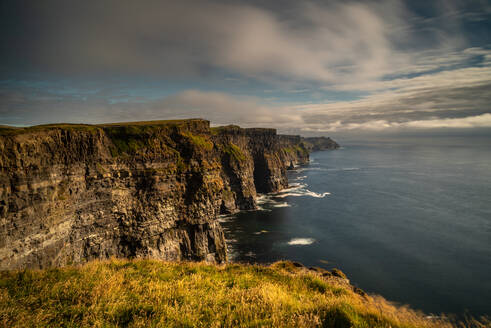 Cliffs of Moher, Grafschaft Clare, Munster, Republik Irland, Europa - RHPLF06576