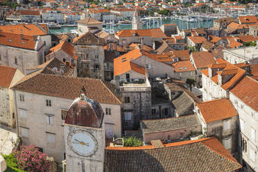 Blick von der St. Laurentius Kathedrale über die Altstadt, Trogir, UNESCO Weltkulturerbe, Dalmatien, Kroatien, Europa - RHPLF06682