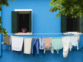 Wäsche auf der Leine, Burano, Venedig, Venetien, Italien, Europa - RHPLF06705