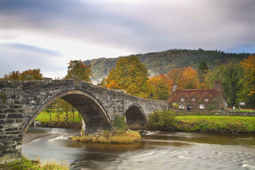 Llanrwst Bridge (Pont Fawr), Clwyd, Snowdonia, Nordwales, Vereinigtes Königreich, Europa - RHPLF06711