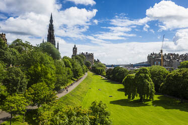 Blick über die Princes Street Gardens, Edinburgh, Schottland, Vereinigtes Königreich, Europa - RHPLF06820