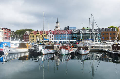 Hafen von Torshavn, Hauptstadt der Färöer Inseln, Streymoy, Färöer Inseln, Dänemark, Europa - RHPLF06827