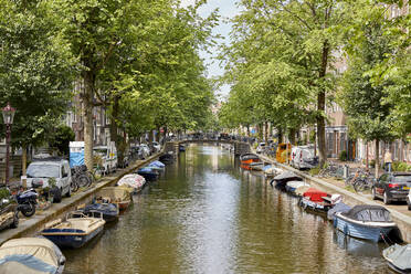 Egelantiersgracht-Kanal im Stadtteil Jordaan in Amsterdam, Nordholland, Niederlande, Europa - RHPLF06884