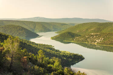 Fluss Krka, Nationalpark Krka, Dalmatien, Kroatien, Europa - RHPLF06919