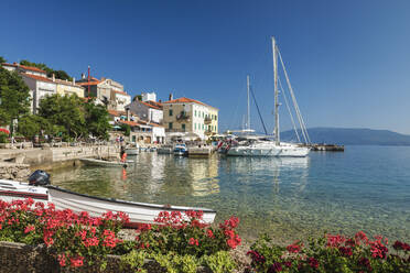 Fischerboote im Hafen, Valun, Insel Cres, Kvarner-Golf, Kroatien, Europa - RHPLF06940