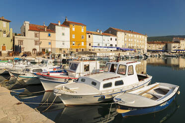 Fischerboote im Hafen, Stadt Cres, Insel Cres, Kvarner-Golf, Kroatien, Europa - RHPLF06944