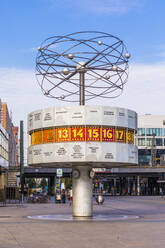 Weltzeituhr am Alexanderplatz in Berlin, Deutschland, Europa - RHPLF06965