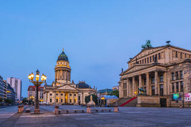 Deutscher Dom und das Konzerthaus am Gendarmenmarkt, Berlin, Deutschland, Europa - RHPLF06970