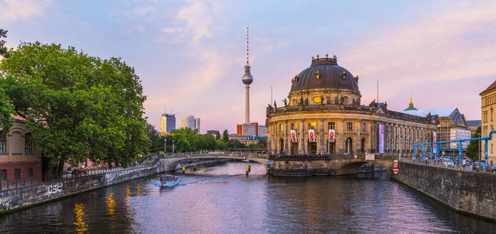 Bode-Museum an der Spree in Berlin, Deutschland, Europa - RHPLF06977