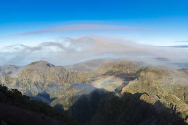 Wolken und Berge vom Pico Ruivo aus gesehen, Achada do Teixeira, Gemeinde Santana, Madeira, Portugal, Europa - RHPLF07024