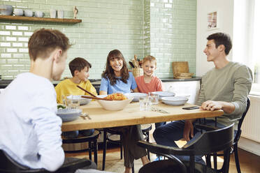 Mother eating spaghetti with her sons in the kitchen - MCF00161