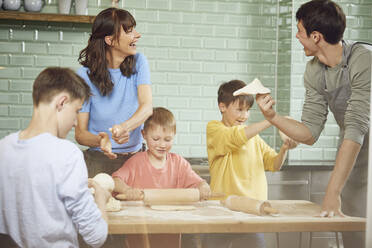 Mother and sons preparing pizza at home - MCF00193