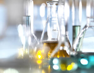 Chemische Forschung, eine Reihe von chemischen Formeln, die im Labor für die Forschung nach neuen Produkten entwickelt werden - ABRF00457