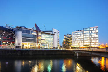 Millennium Stadium Plaza und neue Entwicklung im Stadtzentrum, Cardiff, Wales, Vereinigtes Königreich, Europa - RHPLF07043