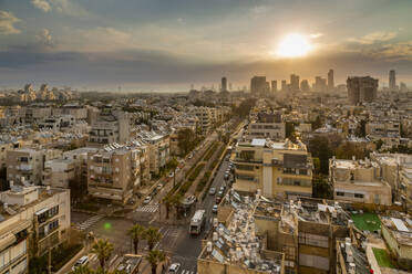 Sonnenaufgang über den Wolkenkratzern der Stadt Tel Aviv, Tel Aviv, Israel, Naher Osten - RHPLF07065