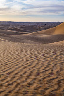 Sonnenuntergang in den riesigen Sanddünen der Sahara-Wüste, Timimoun, Westalgerien, Nordafrika, Afrika - RHPLF07114