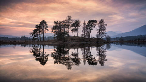 Sonnenuntergang über Loch Tulla und Black Mount, Zentrale Highlands, Schottland, Vereinigtes Königreich, Europa, lizenzfreies Stockfoto