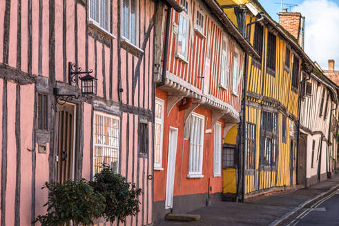 Bunte Fachwerkhäuser in der Water Street, Teil des historischen Wolldorfs Lavenham, Suffolk, England, Vereinigtes Königreich, Europa - RHPLF07165