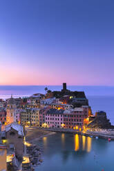 Sonnenaufgang in Vernazza, Cinque Terre, UNESCO-Weltkulturerbe, Ligurien, Italien, Europa - RHPLF07195