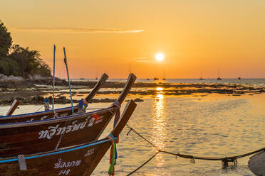 Sonnenuntergang in Ko Lipe, im Tarutao National Marine Park, Thailand, Südostasien, Asien - RHPLF07219