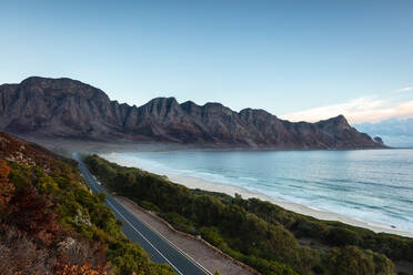 Kogel Bay während der blauen Stunde, Kapstadt, Südafrika, Afrika - RHPLF07227