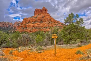 Der Bell Rock von Sedona von der Kreuzung des Rector Connector Trail aus gesehen, Arizona, Vereinigte Staaten von Amerika, Nordamerika - RHPLF07235