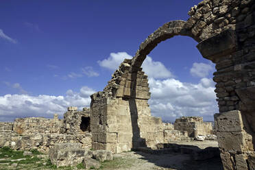 Torbogen im Archäologischen Park von Paphos, UNESCO-Weltkulturerbe, Paphos, Zypern, Europa - RHPLF07258