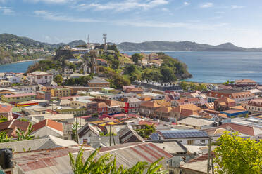 Blick auf die Stadt St. Georges und das Karibische Meer, St. George's, Grenada, Inseln über dem Winde, Westindien, Karibik, Mittelamerika - RHPLF07270