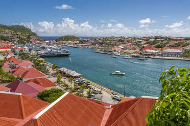 Erhöhte Ansicht des Hafens, Gustavia, St. Barthelemy (St. Barts) (St. Barth), Westindien, Karibik, Mittelamerika - RHPLF07279