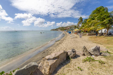 Blick auf den Strand von Frigate Bay, Basseterre, St. Kitts und Nevis, Westindien, Karibik, Mittelamerika - RHPLF07286