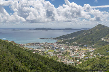Erhöhte Ansicht von Road Town, Tortola, Britische Jungferninseln, Westindien, Karibik, Mittelamerika - RHPLF07293