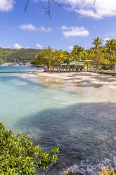 Der Strand von Port Elizabeth, Admiralty Bay, Bequia, Die Grenadinen, St. Vincent und die Grenadinen, Inseln über dem Winde, Westindische Inseln, Karibik, Mittelamerika - RHPLF07299