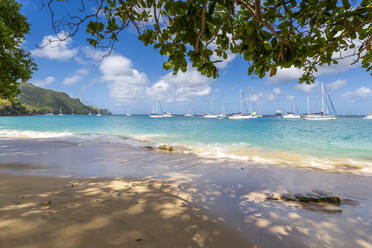 Der Strand von Port Elizabeth, Admiralty Bay, Bequia, Die Grenadinen, St. Vincent und die Grenadinen, Inseln über dem Winde, Westindische Inseln, Karibik, Mittelamerika - RHPLF07300