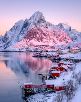 Sonnenaufgang bei Reine, Lofoten-Inseln, Nordland, Norwegen, Europa - RHPLF07319