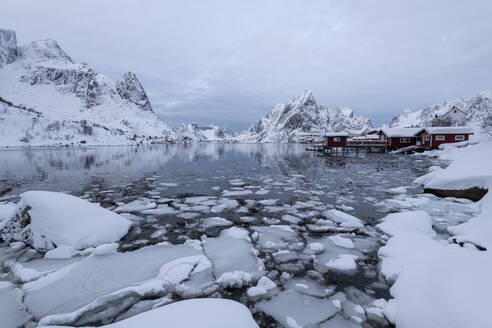 Reine im Winter, Moskenes, auf den Lofoten, Arktis, Norwegen, Europa - RHPLF07396